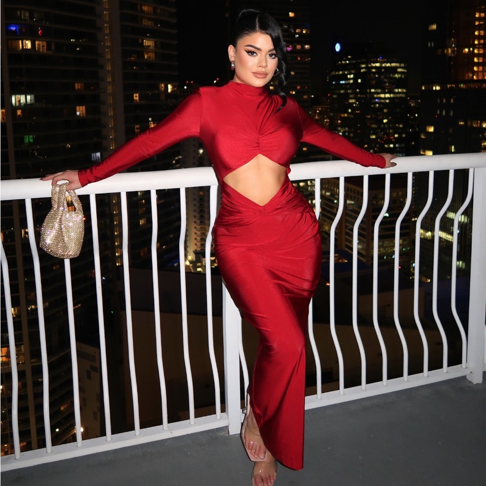LONG SLEEVE MAXI DRESS - RED